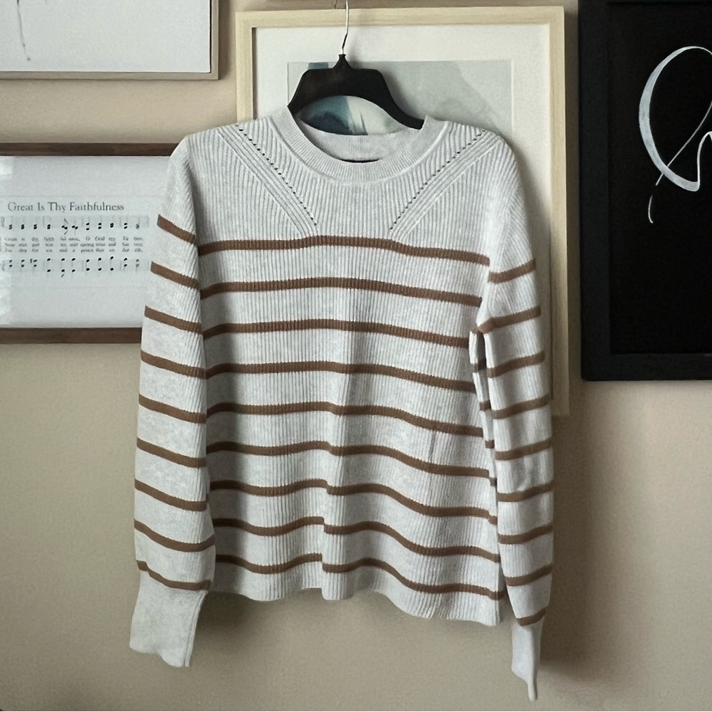 Banana Republic striped sweater. Size Large. Excellent condition.